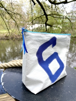 Segeltuchtasche mit blauer 6